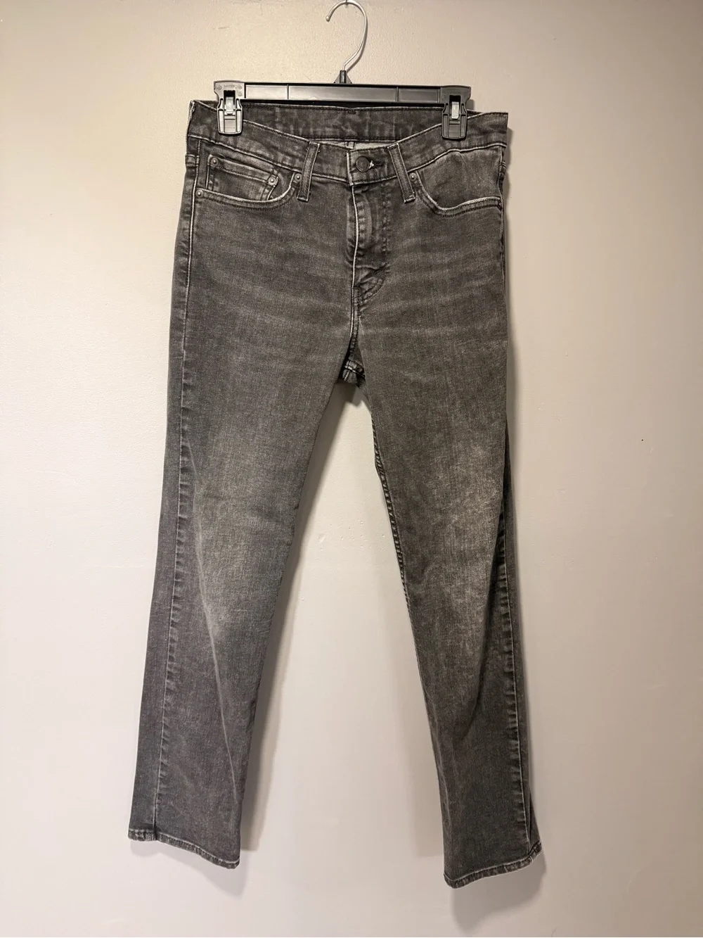 Levis slim straight